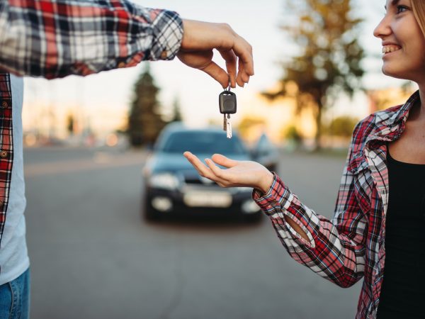 Driving teacher gives the keys to female student